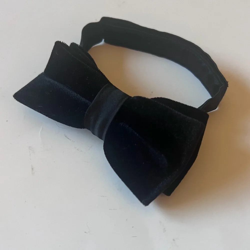 NORDSTROM FAMILY MOMENTS BOYS VELVET PRE-TIED BOW TIE BLACK OS ADJUSTABLE NWOT